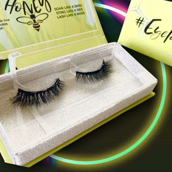 5 Eyeshadow palettes, Highlighters, Liners & More - Picture 16 of 16